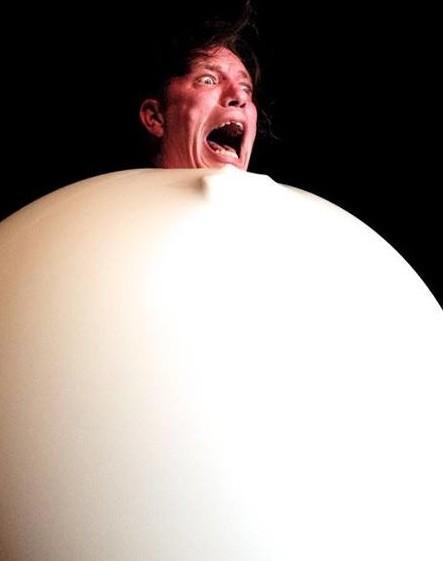 Trapezisti, acrobati, comici danza del fuoco e “ bolle” 
