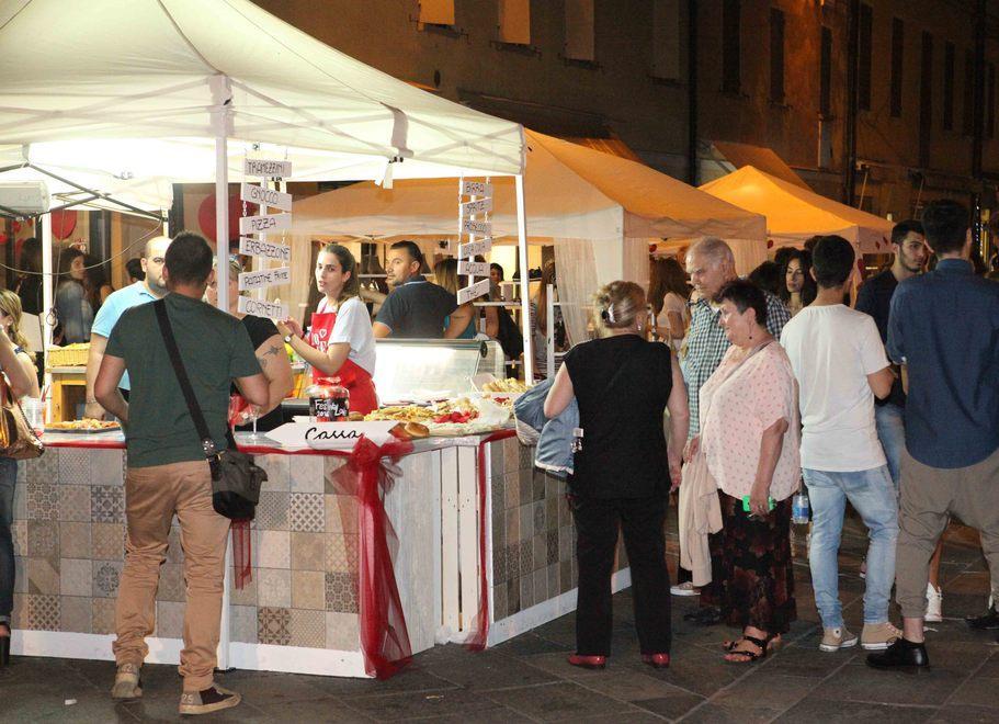 Ristoranti e bar tutti aperti e ritorna la piazza del gusto 