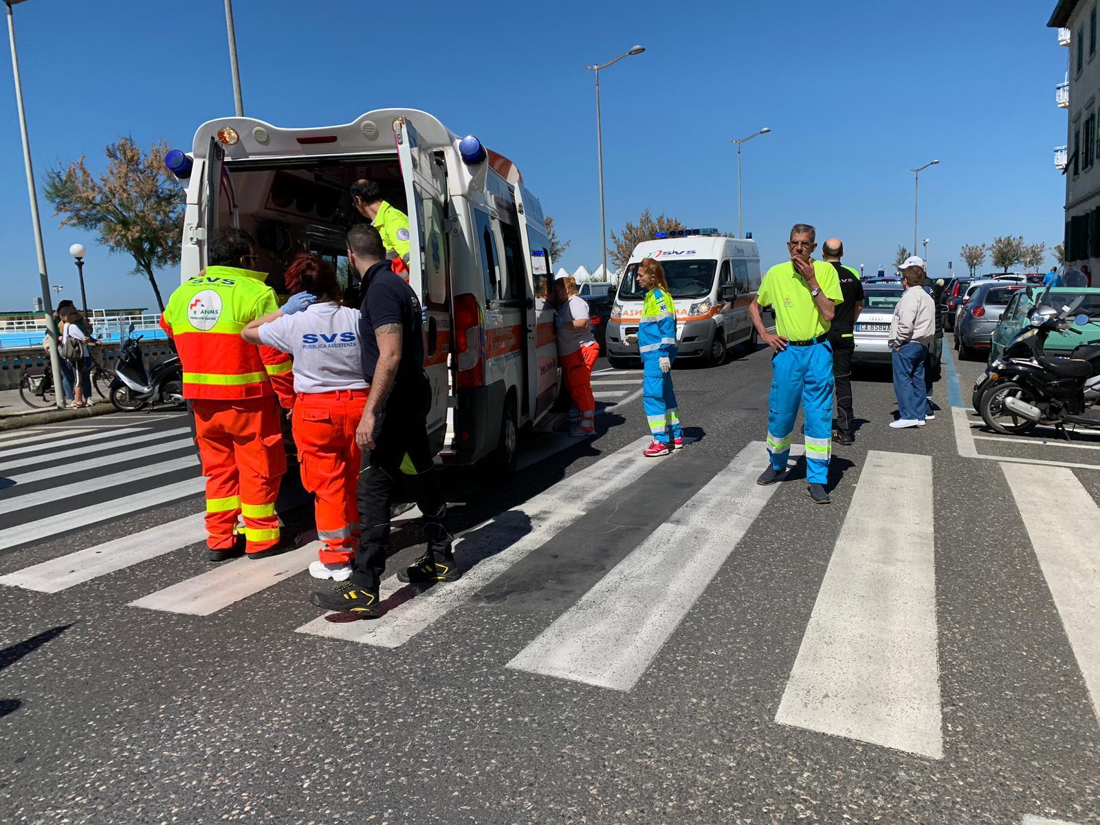 L'arrivo dei soccorsi in viale Italia