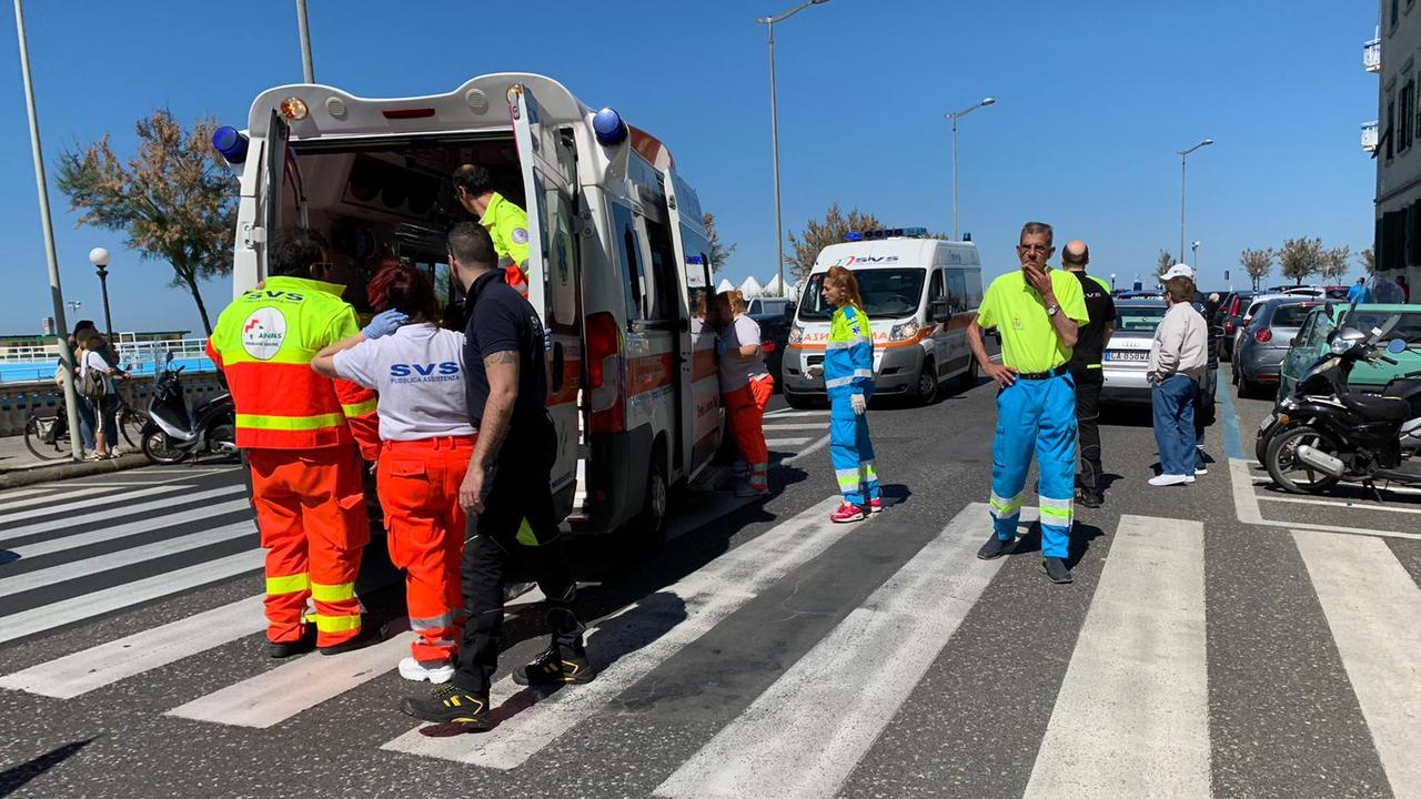 L'arrivo dei soccorsi in viale Italia
