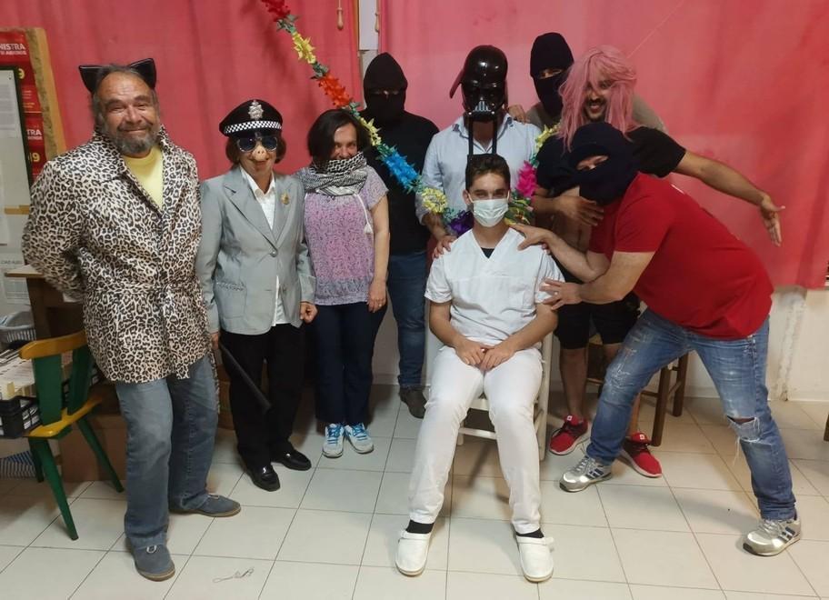 Mascherata o volantino: via agli scherzi post voto 