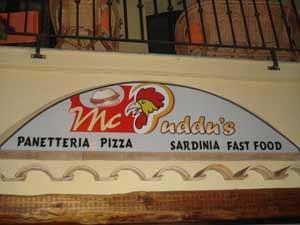 Un'insegna McPuddu's (foto da Facebook)