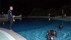 Astronauti nella piscina dell’hotel Li Cuncheddi a Olbia 