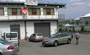 I finanzieri davanti al New Sax di Sassari