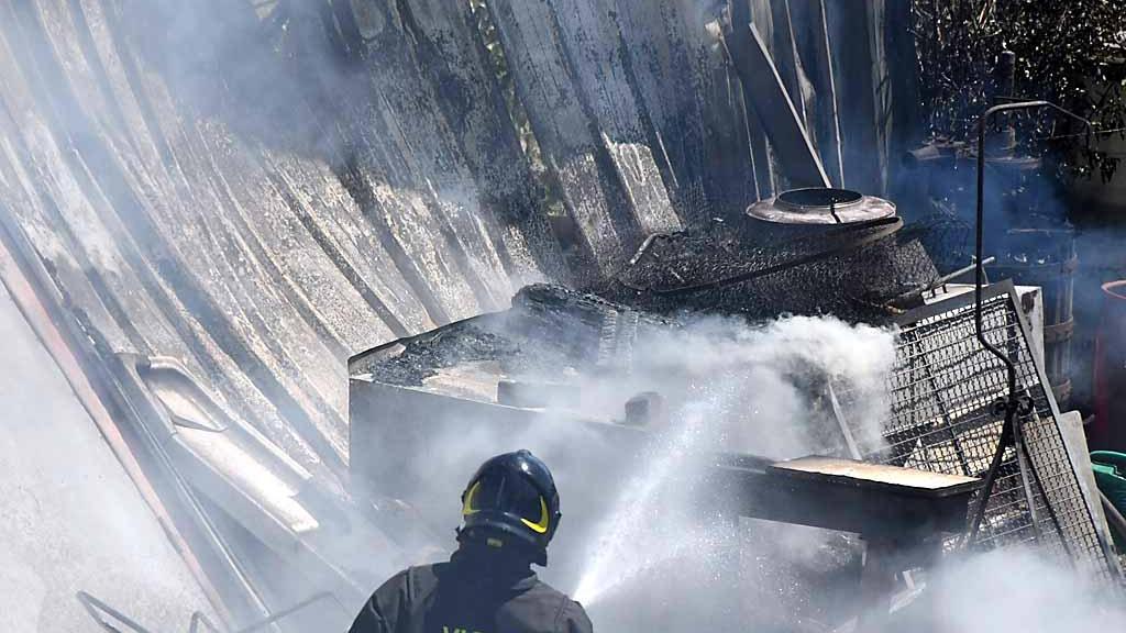 Un'immagine dell'incendio di Battilana