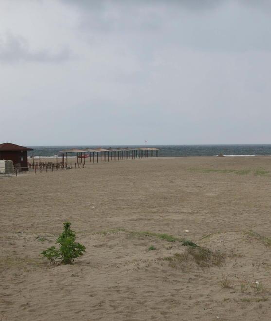 La spiaggia libera ancora senza bagnini