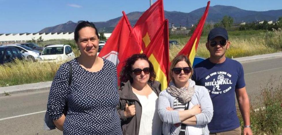 Presidio alla Piaggio «Da 8 anni in attesa del “tempo pieno”» 
