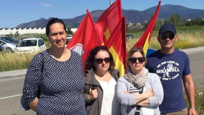 Presidio alla Piaggio «Da 8 anni in attesa del “tempo pieno”»