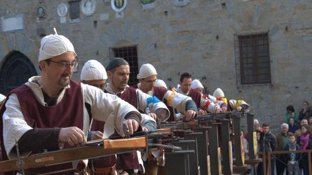 Balestre e Palio del Cero per la prima uscita di Santi