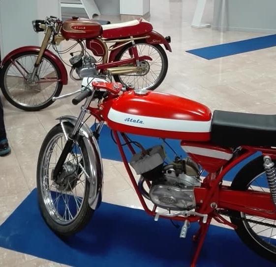 Le opere in mostra sono bici e “cinquantini” da collezione 