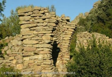 I ruderi della chiesa sul monte Ortobene  