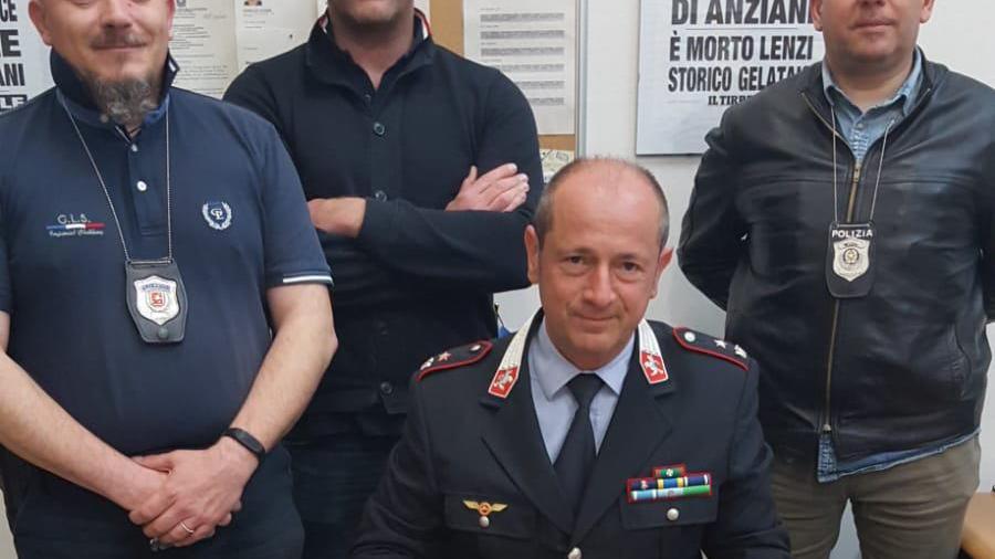 Il comandante Domenico Gatto assieme alla sua squadra del Nucleo sicurezza