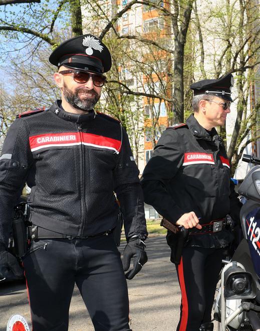 Donna perseguitata Divieto di avvicinarsi per il molestatore 