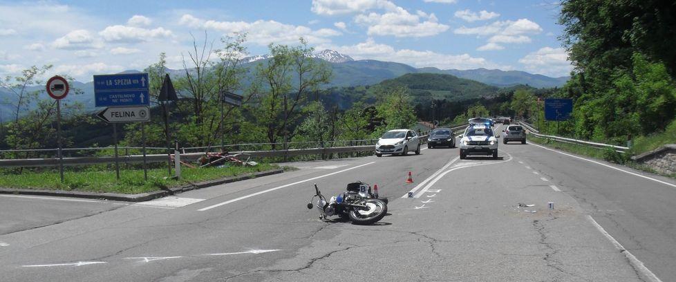 Scontro tra auto e moto, cinquantenne grave 