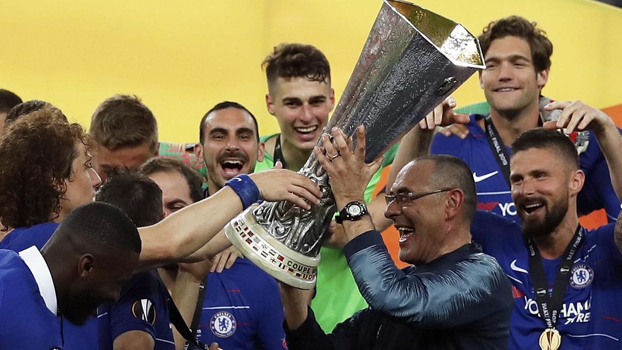 Maurizio Sarri alza al cielo l'Europa League
