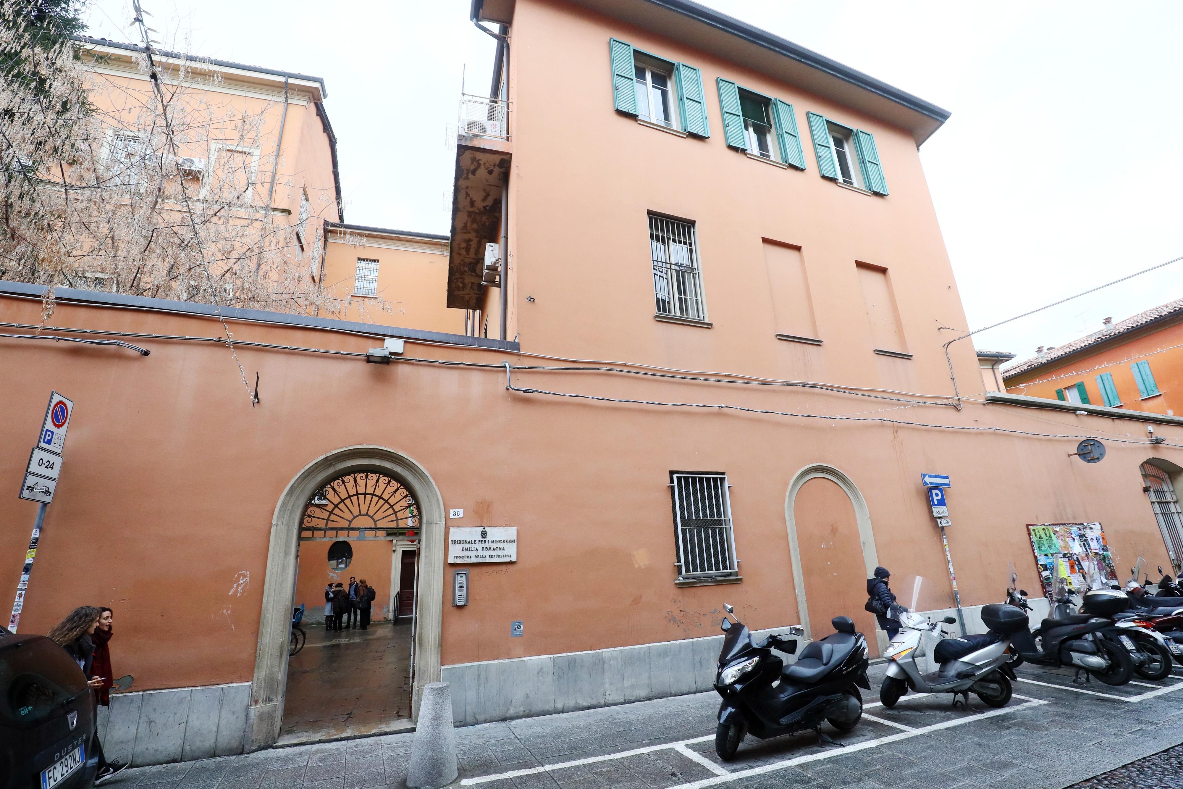 L'ingresso del tribunale dei minori a Bologna