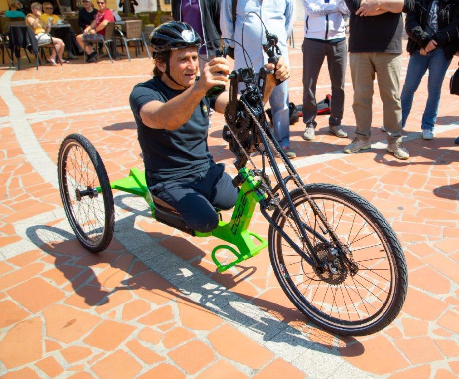 Alex Zanardi ha testato all'isola d'Elba l'handbike a pedalata assistita
