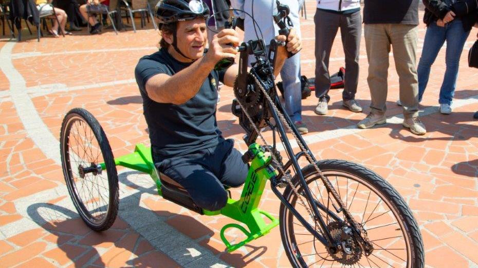 Alex Zanardi ha testato all'isola d'Elba l'handbike a pedalata assistita