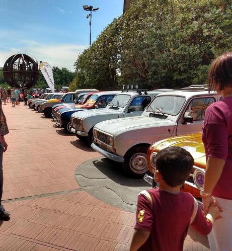 Lo spettacolo delle Renault 4 sulle strade dell’Empolese 