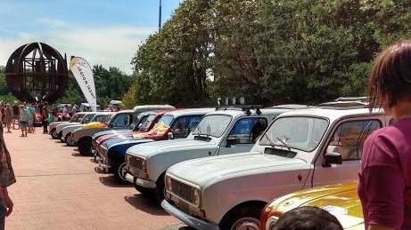 Lo spettacolo delle Renault 4 sulle strade dell’Empolese