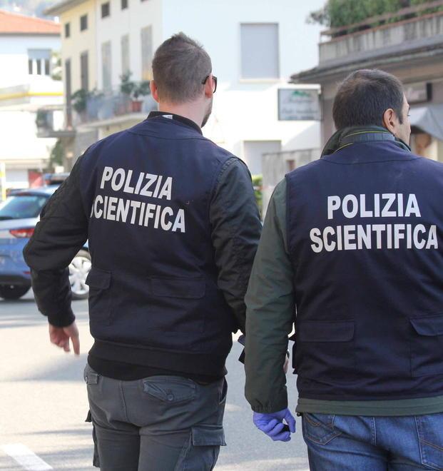 Smurano la cassaforte e rubano 40mila euro di gioielli a due anziani 