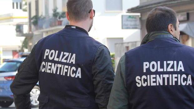 Smurano la cassaforte e rubano 40mila euro di gioielli a due anziani