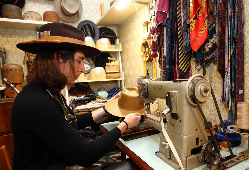 Il cappellaio delle star: così la tradizione del Made in Italy riparte da Codigoro 