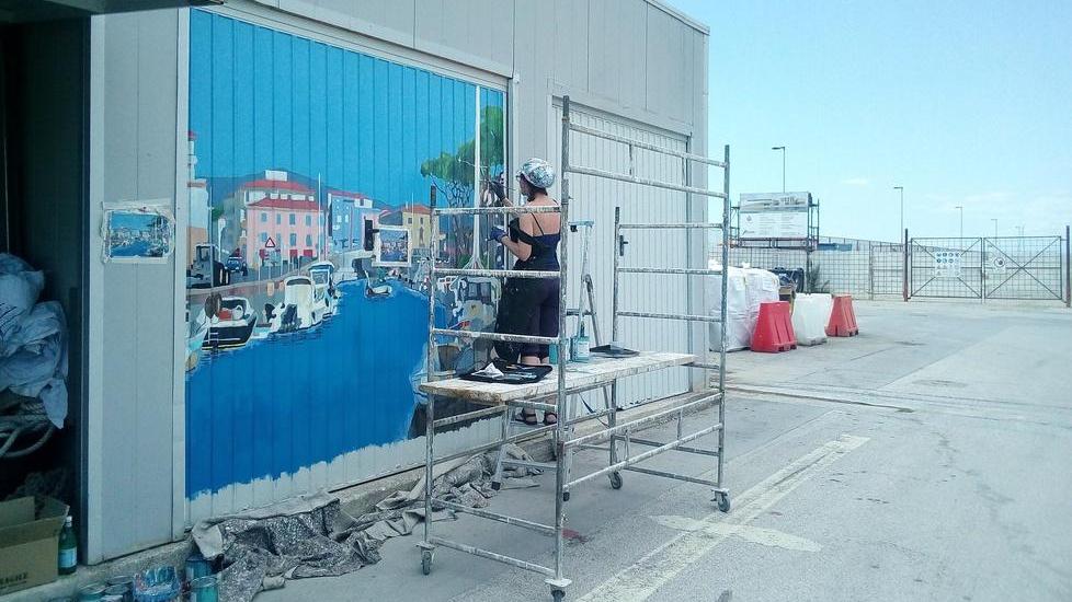 Sei artisti scelti per decorare i magazzini dei pescatori a Viareggio
