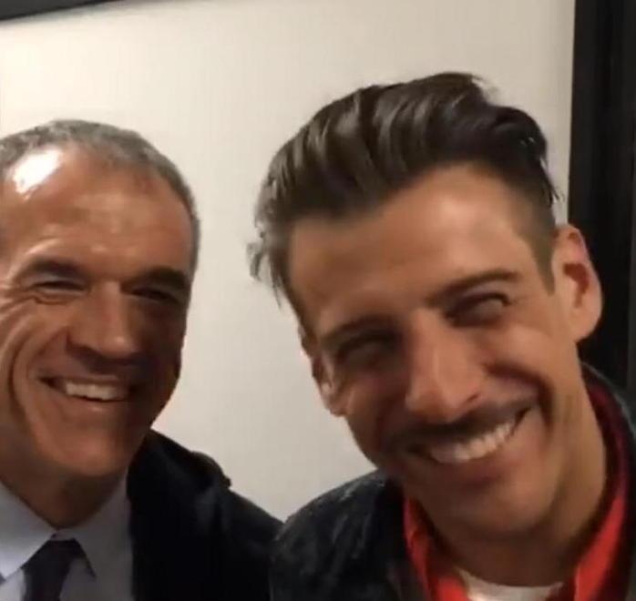 Sul palco Francesco Gabbani e l’economista Carlo Cottarelli