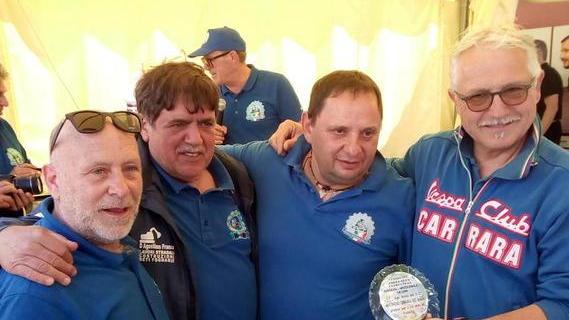 Il Vespa club Carrara premiato al raduno dell’Isola d’Elba