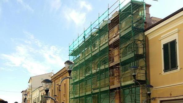 L’ex Officina Bensi sul corso di San Vincenzo: l’edificio sarà completamente ristrutturato