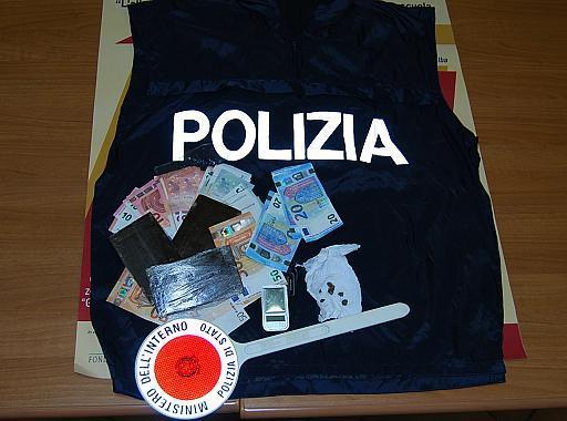 Droga nelle scuole, la polizia denuncia il fornitore che vendeva hashish ai ragazzi elbani 