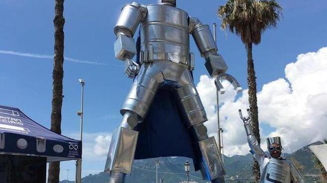 Arriva a Viareggio il supereroe che insegna a differenziare i rifiuti