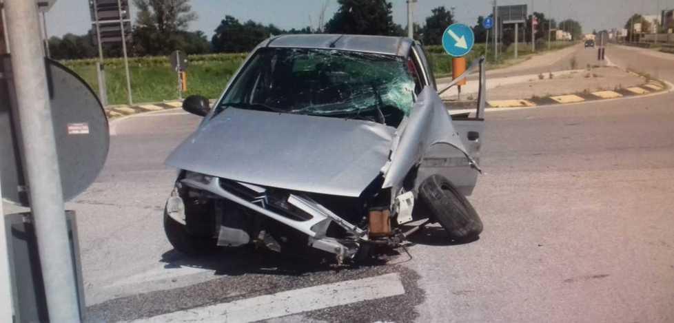 Ubriaco fa incidente Cerca di fuggire ma viene fermato 