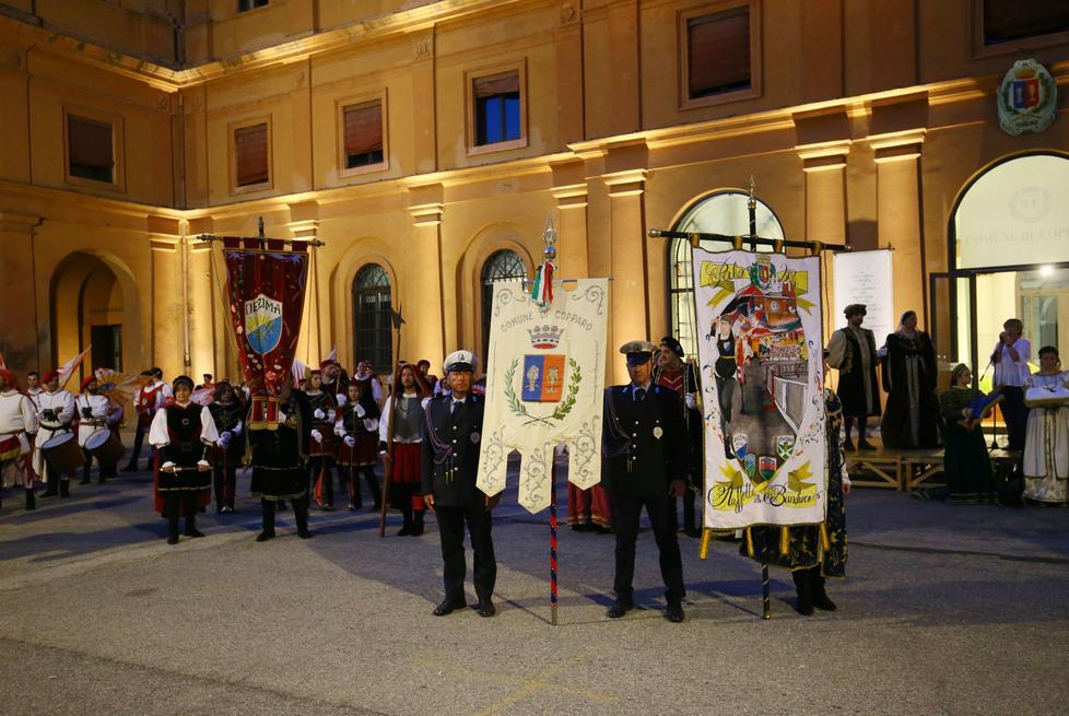 Palio, via alle danze È spettacolo in piazza in attesa delle gare 