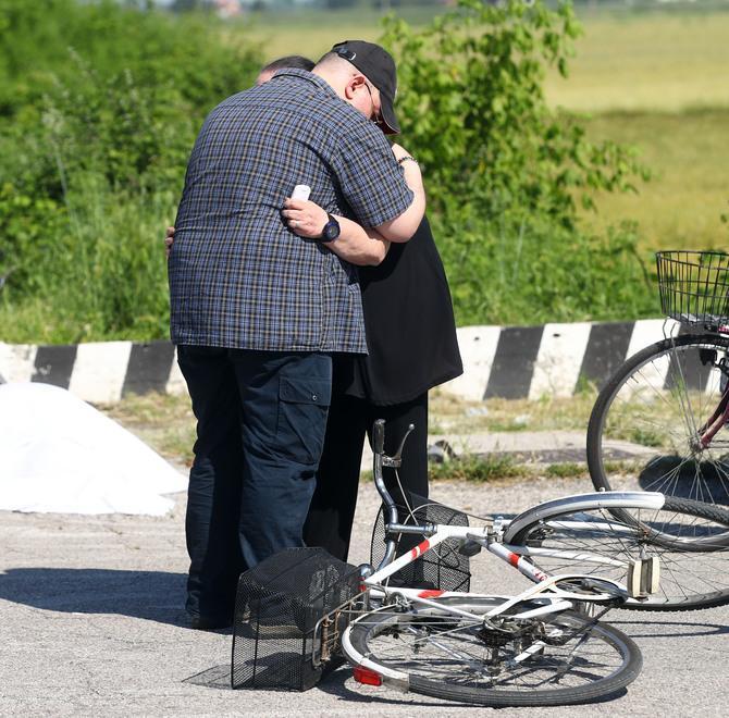 Ciclista cade, batte la testa e muore Comacchio in lacrime per “Il Pirata” 