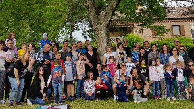 Bambini e genitori fanno festa insieme