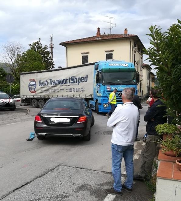 Ancora incidenti nelle strade dei vivai mentre il Comune di Pistoia lavora al senso unico 