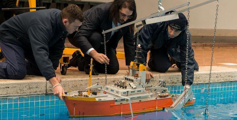 Una nave spazzina per ripulire l’isola di plastica dal mar Tirreno 
