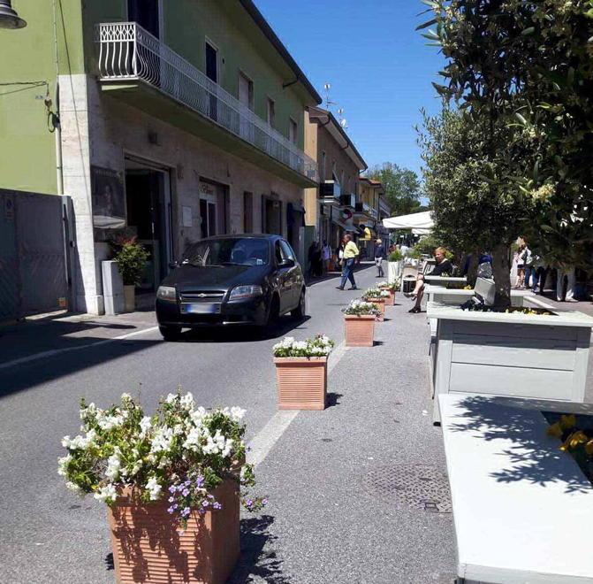 Marina di Massa, l’estate è arrivata. La Ztl ancora no. Gli operatori al Comune: risposte subito 