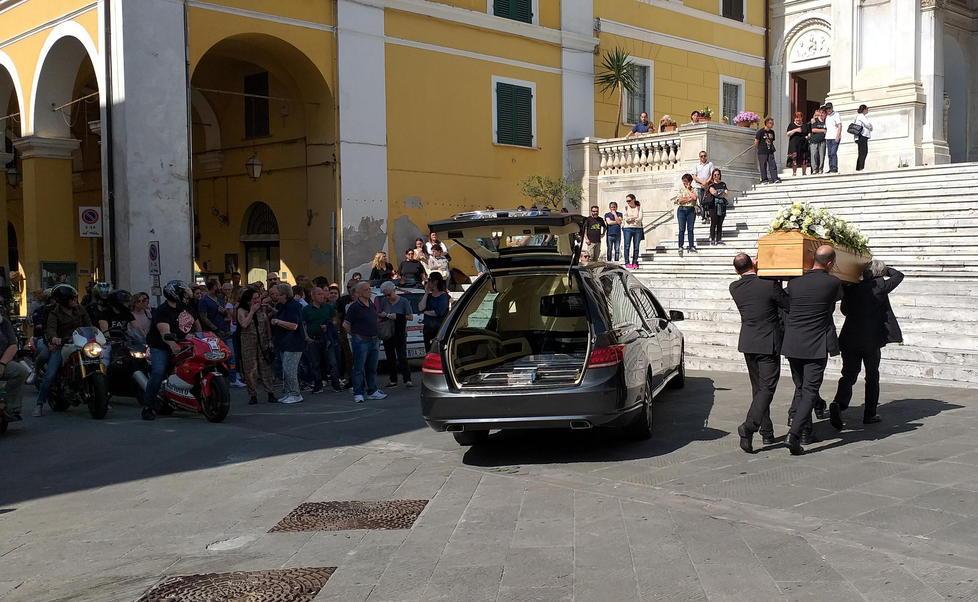 Un potente rombo di moto e Massa saluta Francesca