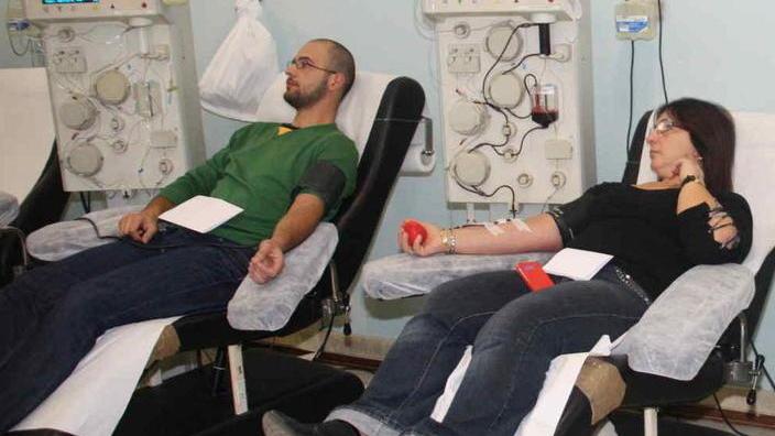 Donazioni di nuovo in calo dall’ospedale l’allarme sangue