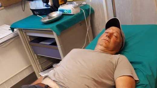 Relax vicino alla laguna Il portiere del Comune pizzicato da una vipera