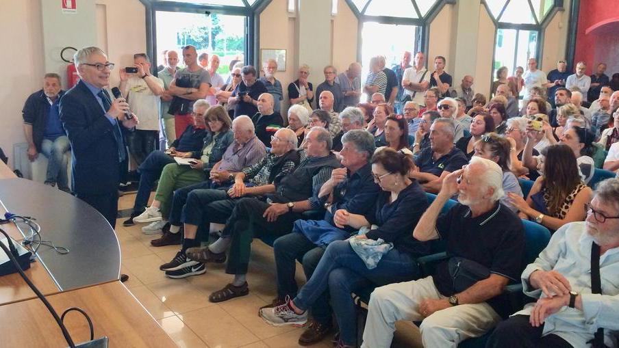 Domande su lavori turismo, negozi e pista ciclabile