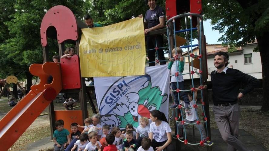«Sindaco giochi con noi?» Una giornata di Biffoni in mezzo ai bambini