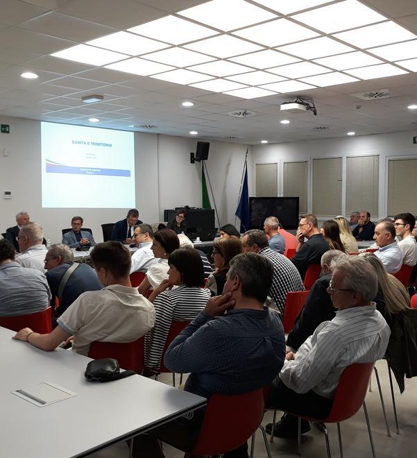 E il sottosegretario alla Sanità fa il tutto esaurito in municipio 