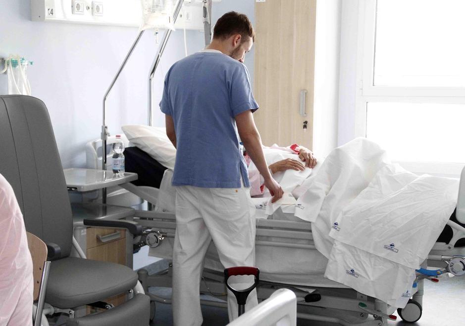 «Fino a 20 ore in ospedale per il ricovero». S. Anna, gli utenti: casi di attese da record 