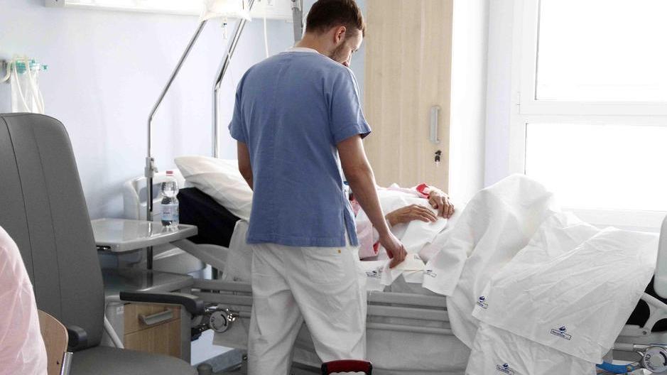 «Fino a 20 ore in ospedale per il ricovero». S. Anna, gli utenti: casi di attese da record