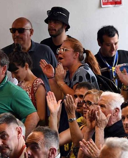 Stadio, in consiglio comunale esplode la protesta dei tifosi 