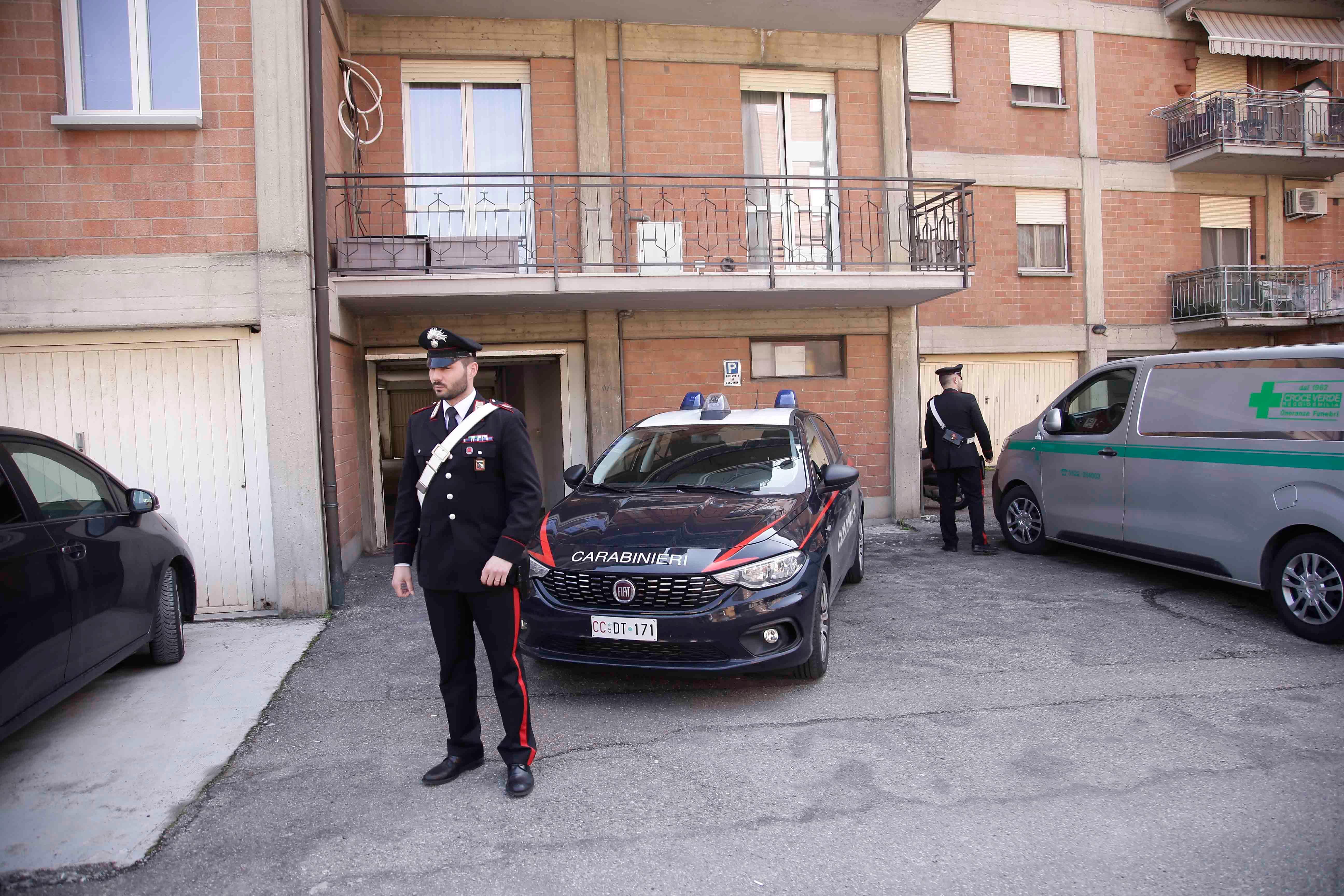 Una pattuglia di carabinieri di Casalgrande
